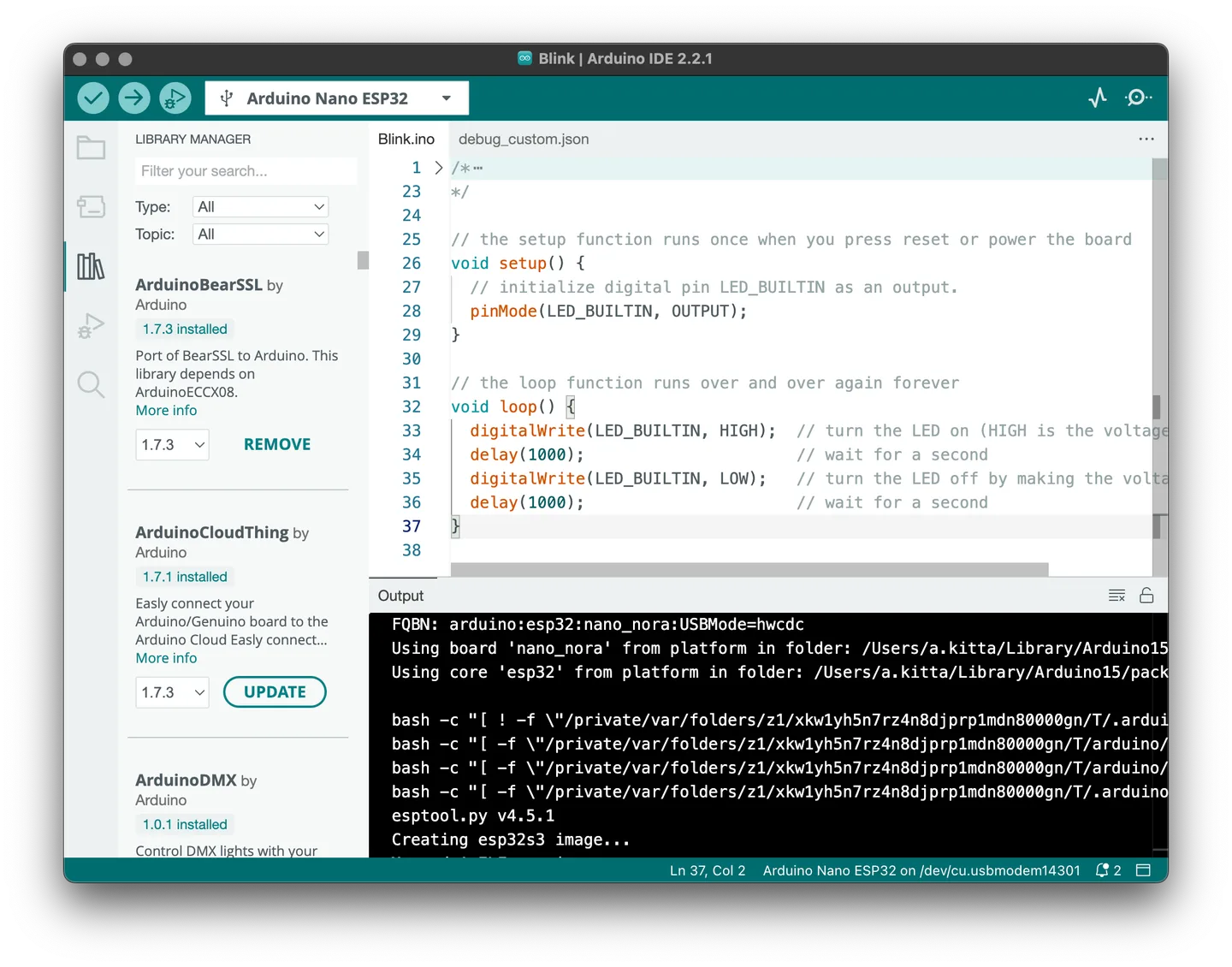 Publisher screenshot of Arduino IDE 2.2.1 on macOS, showing Blink code, Library Manager and compilation output