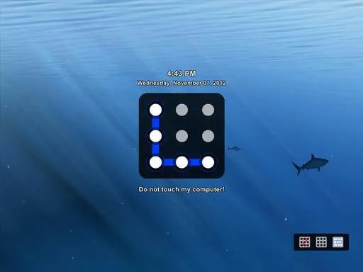 Eusing Maze Lock screen with a drawn pattern on a nine-dot grid, clock and grid-size controls over an underwater background