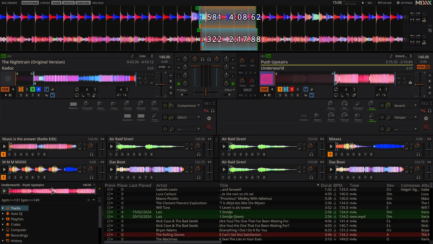 Mixxx 2.5 LateNight PaleMoon interface with two decks, waveforms, mixer, effects, samplers and track library