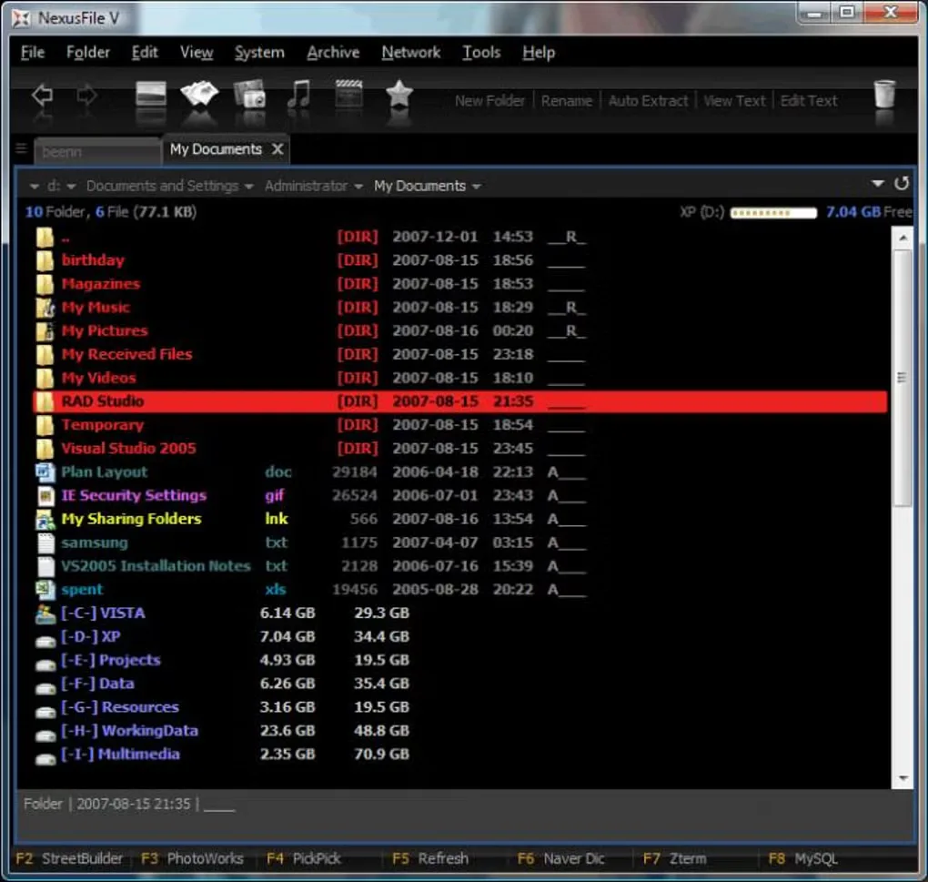 Older NexusFile V screenshot from the Softonic gallery showing a single-pane My Documents file list and drive shortcuts.