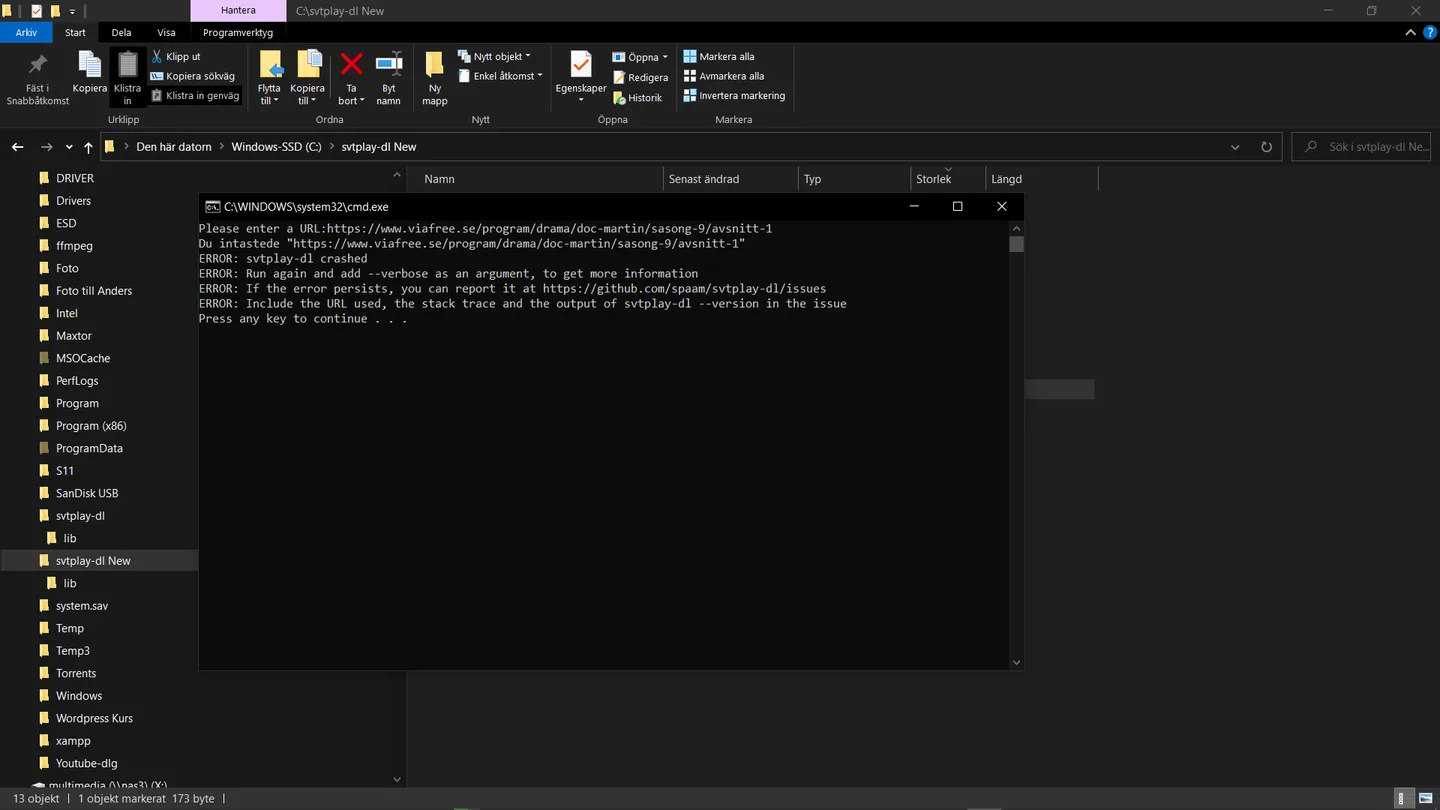 Historical 2021 Windows screenshot of svtplay-dl reporting an error in Command Prompt above File Explorer; not version 4.211.